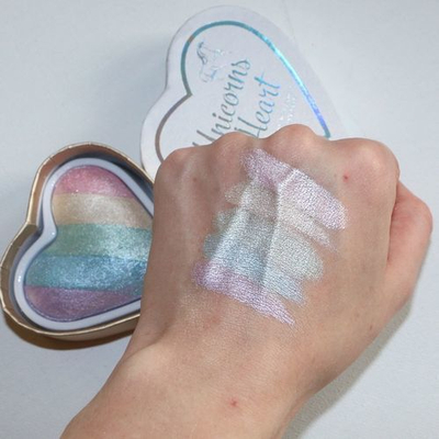 Shkëlqim për fytyrë I Heart Revolution Unicorns Heart, 10 g