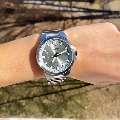 Orë për meshkuj Casio, e argjendtë