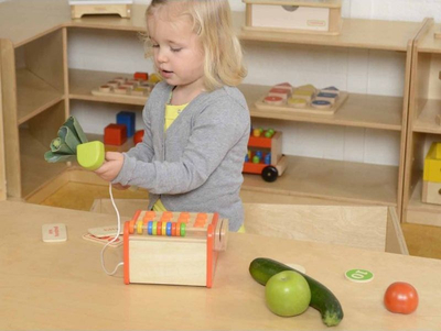 Karrocë blerjesh lodër prej druri Masterkidz Wooden, me rrota plastike, bezhë me portokalli