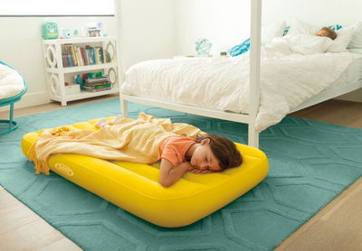 Dyshek ajri për kalamoj Intex Cozy Kidz, 88x157 cm, me sipërfaqe të butë, ngjyra përzier