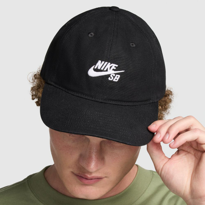Kapelë skejti Nike SB Club Unstructured, e zezë, logo e bardhë