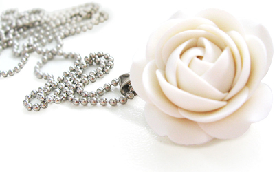 Qafore Troli White flower