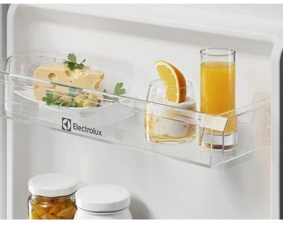 Frigorifer i integrum kombinë Electrolux 300, 178 cm, i bardhë