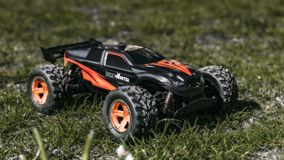 Makinë me pult GadgetMonster Monster Truck, shkallë 1:14, 4x4, e zezë me portokalli