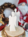 Figurë dekoruese Krishtlindjesh Saska Garden Angel, porcelan 14.5 cm, e bardhë me argjend