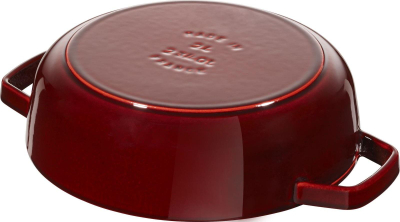 Tigan i thellë Staub, 24 cm, me kapak, ngjyrë grenadine