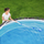 Pastrus automatik pishine Bestway Flowclear AquaSweeper, për pishina sipër tokës, për sisteme filtrimi me rrjedhje të ulët, bardh e kaltër
