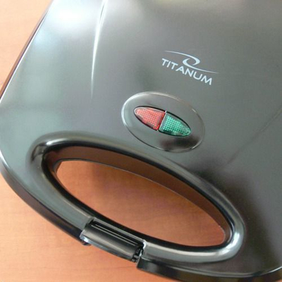 Тостер Esperanza TKT002K. 700 W, црна боја