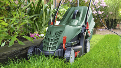 Електрична машина за косење трева Bosch UniversalRotak 37-570, 1400W, ширина на сечење 37cm, зелена