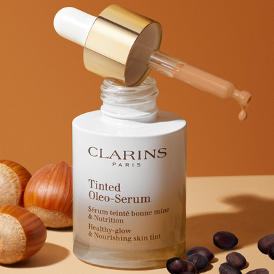 Fondatinë serum Clarins Tinted Oleo-Serum Foundation, 30ml, mbulim i lehtë mesatar, ngjyra Beige
