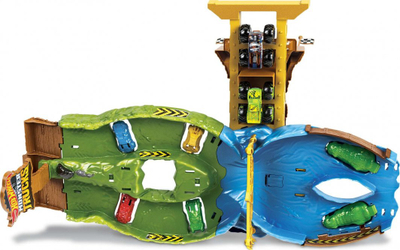 Set loje Hot Wheels Monster Trucks Wreckin Raceway, me 2 kamiona Bigfoot dhe Gunkster, shumëngjyrësh