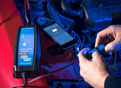 Karikues baterie Victron Energy Blue Smart IP65 24V 5A, me Bluetooth, ngjyrë e zezë