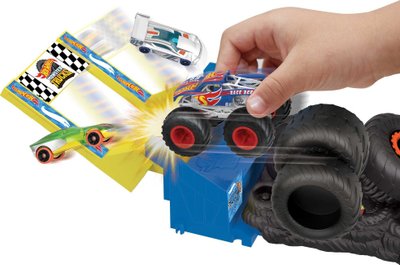 Set loje Hot Wheels Monster Trucks Smash Race Challenge, pistë garash, me kamion Race Ace, shumëngjyrësh