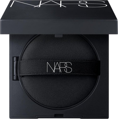Kuti kompakte Nars Natural Radiant Longwear Cushion, kasetë plastike bosh, e zezë