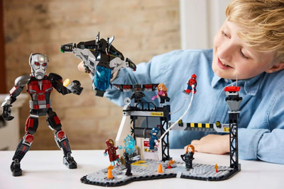 Set ndërtimi LEGO Marvel Captain America Civil War 76314, 9 figurina, mbi 10 vjeç