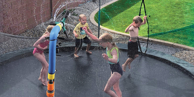 Sprinkler për kopsht për trampolinë, rrotullues, me tub me shkumë