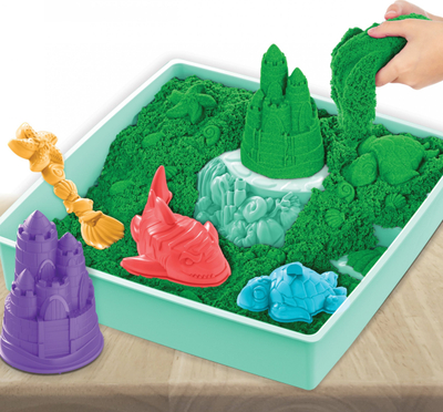 Set rërë kinetike Spin Master Kinetic Sand Sandbox, tabaka lojnash, ngjyrë e gjelbër