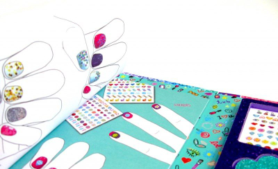 Set për rregullim thonjsh Shumee Creative Nail Book, 6 llakë me bazë uji, stickers edhe glitter, shumëngjyrësh