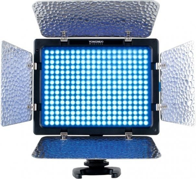LED ламба Yongnuo YN-300III, 3200K-5500K, прилагодливо светло