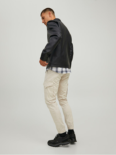 Xhaketë Jack & Jones JJEROCKY, e zezë