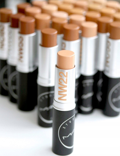 Fondatinë stik MAC Studio Fix NW22, 9g