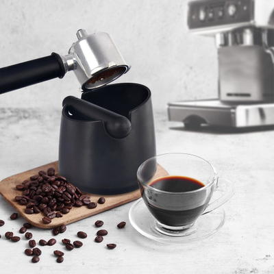 Enë për llumin e kafesë ORION Coffee Knock Box, kompakte, plastike, e zezë