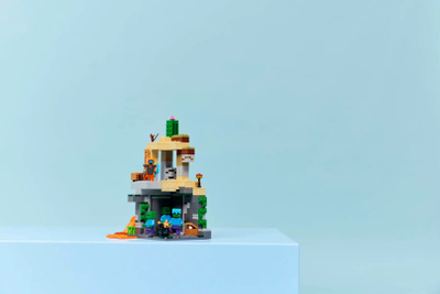 Set lodrash LEGO Minecraft Zombie Dungeon 21587, me figurina, shumëngjyrësh