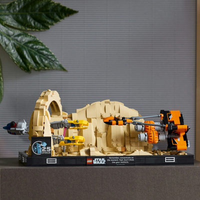 Set lodër LEGO Star Wars Mos Espa Podrace Diorama 75380, model koleksionues, për ekspozim, shumëngjyrësh