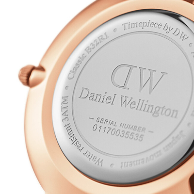 Orë dore për femra Daniel Wellington Petite 28 Sheffield DW00100230, e zezë/artë