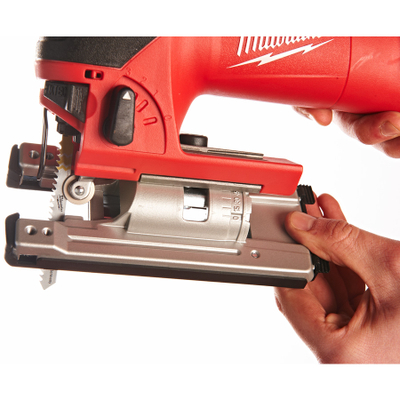 Sharrë pendulare Milwaukee JS 120 X, 710W, prerje 130mm, e kuqe e zezë