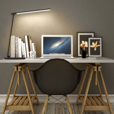Lampë tavoline Aukey LT-T10, LED, me portë USB, e zezë