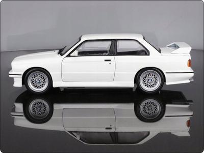 Makina model Bburago BMW M3 E30 ’88, shkalla 1:24, e bardhë