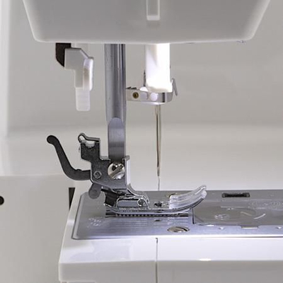 Makina e qepjes Łucznik Marilyn HD 2018, 99 qepje, ekran elektronik, e bardhë