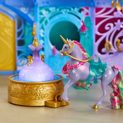 Set lojërash Unicorn Academy Starglow Fountain and Stable, me unicorn Wildstar 13 cm, 24 aksesorë, shumëngjyrësh