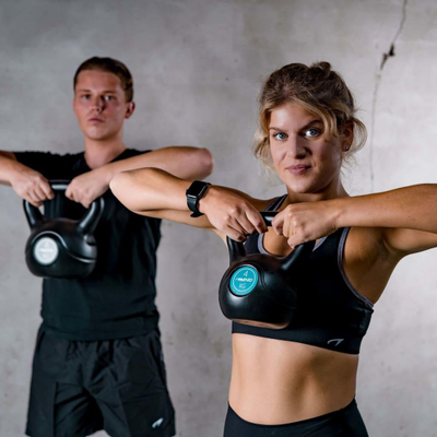 Kettlebell Avento, 4 kg, со пластична обвивка, црн