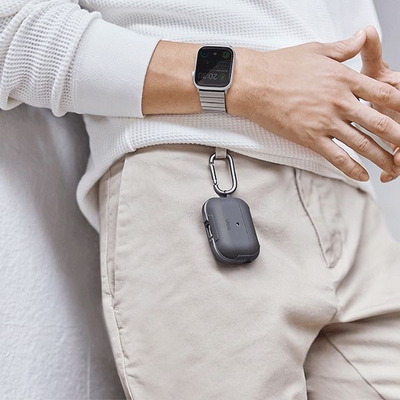 Kuti mbrojtëse Uniq Valencia Flexi Fit Rugged për AirPods Pro, antibakteriale, me karabinier, e zezë