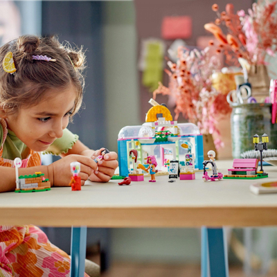 Set lojrash LEGO Friends 41743 Hair Salon, sallon flokësh për ndërtim, 6+ vjeç, shumëngjyrësh