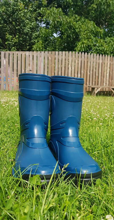 Çizme gome për kalamoj Garden Wellies, që s’i hyn uji, me taban kundër rrëshqitjes, blu navy me të zezë