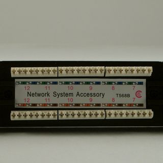 Панел пач NetRack 19\", 24 порти, Cat.6 UTP, црн