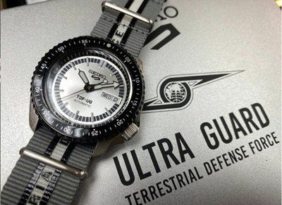Orë për meshkuj Seiko 5 Sports Automatic SRPJ79K1 SKX, e hirtë