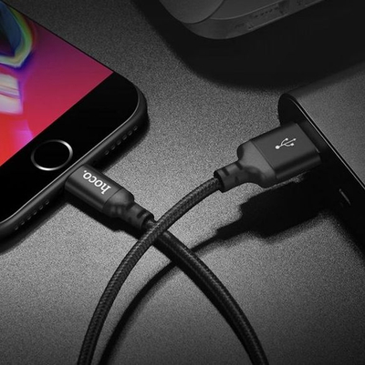 Kabllo karikimi HoCo 8 Pin në USB, 1m, me tekstil, e zezë