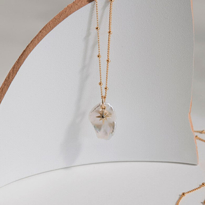 Qafore për femra Decadorn Pearl and Star Sea, 61cm, e artë/bardhë
