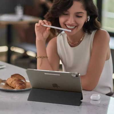 Kuti tablet ESR Ascend Trifold për iPad Air 10.9" 4/5 dhe iPad 11" 2024, me mbajtës Apple Pencil, e zezë
