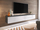 Komodë për TV Dlone 180 (180 x 30 x 33), Bardhë / Hirtë