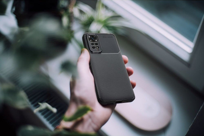Këllëf telefoni Carbon Premium për Xiaomi 12T, gome TPU e butë, teksturë karboni, i zi