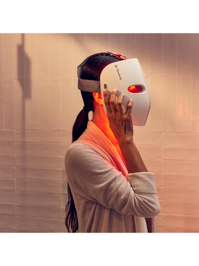 Maskë LED për fytyrë Therabody TheraFace Mask, terapi dritash të kuqe dhe blu, me vibrim relaksues, e bardhë