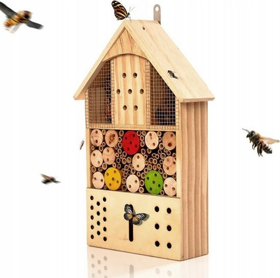 Hotel druri për insekte dhe bletë, i varur, me çati teneqeje, ngjyrë druri natyrale