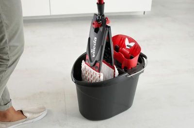 Set mop Vileda Ultramax XL, me kovë, 42 cm, e kuqe e bardhë