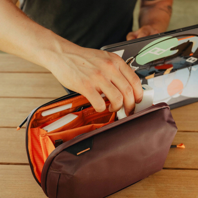 Çantë organizuse Peak Design Tech Pouch, për aksesorë, që s’e ha moti, gri Eclipse