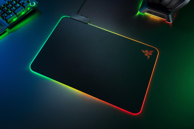 Mousepad gaming Razer Firefly V2, mikro teksturë, RGB Chroma, i zi